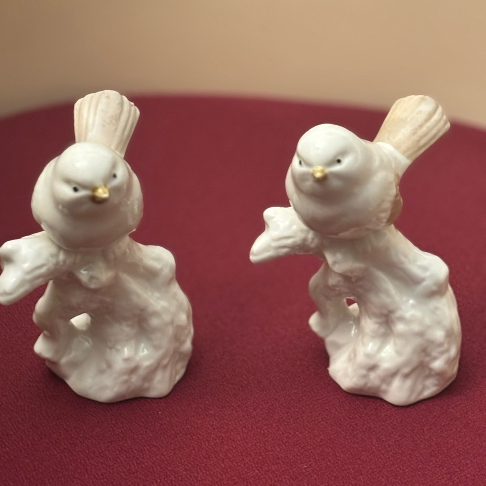 Ceramic Bird Figurines, Set of 2 Decorative Bird Statues. 5.5” Tall. White NWT!